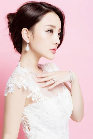 美女胸部不遮挡照片