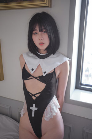 美女呻吟流白浆大秀喷水